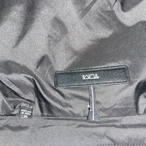 #29🎊Live 3/10/23 @7:30pm cst🖤Great Used Condition M Tumi Trench coat. - Picture 15 of 16